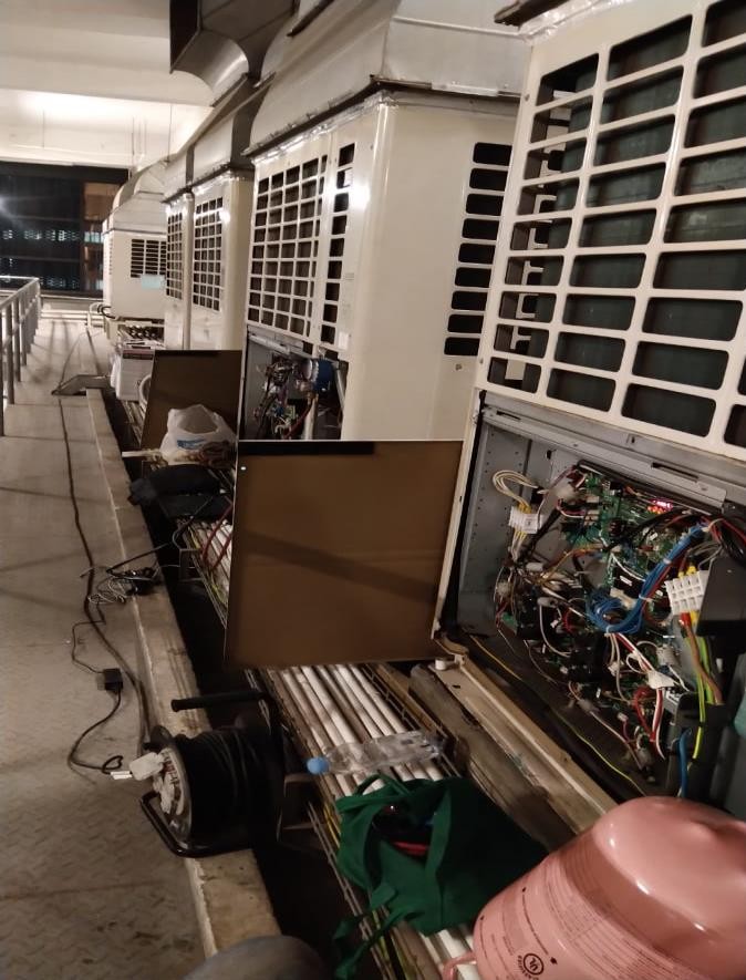 Pengecekan Outdoor AC VRF